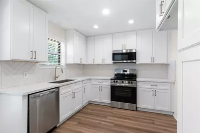 907 Avenue B, Sweeny, TX 77480 - Photo 10