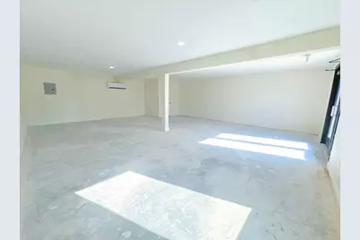7704 Irvington Boulevard, Houston, TX 77022 - Photo 12