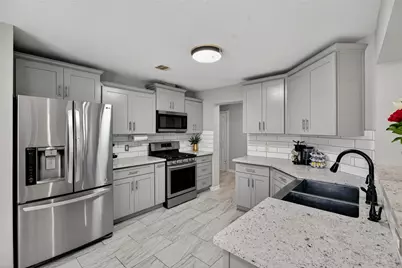 6046 Sandy Creek Drive, Baytown, TX 77523 - Photo 14