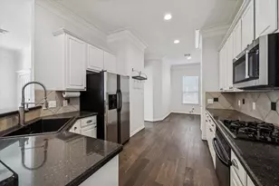 5208 Blossom St, Houston, TX 77007 - Photo 10