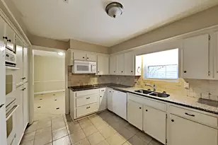 16395 Havenpark Dr, Houston, TX 77059 - Photo 8