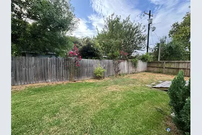 2213 1st Avenue N, Texas City, TX 77590 - Photo 6