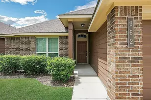 962 Oak Lynn Dr, Conroe, TX 77378 - Photo 2