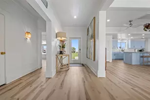 696 Villa Dr, Crystal Beach, TX 77650 - Photo 4