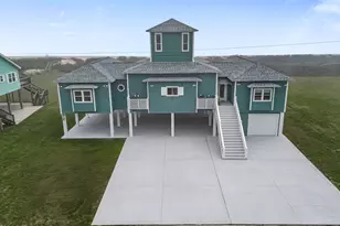 696 Villa Dr, Crystal Beach, TX 77650 - Photo 38