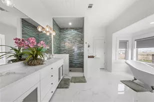 696 Villa Dr, Crystal Beach, TX 77650 - Photo 18