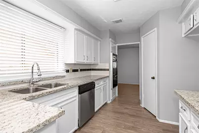 2710 Green Fields Drive, Sugar Land, TX 77479 - Photo 8
