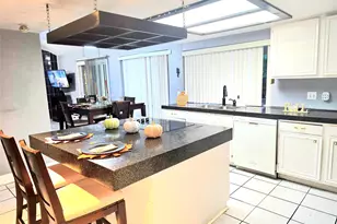 11703 Teaneck Dr, Houston, TX 77089 - Photo 8