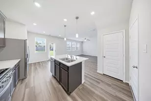 18560 Meadow Point Ln, Conroe, TX 77316 - Photo 6