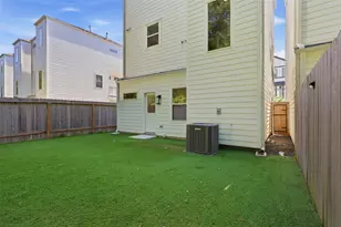 5305 Donovan Gdns Ln, Houston, TX 77091 - Photo 6