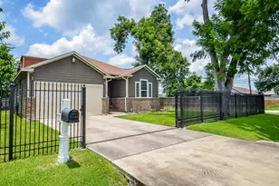 3153 Christie St, Houston, TX 77026 - Photo 2