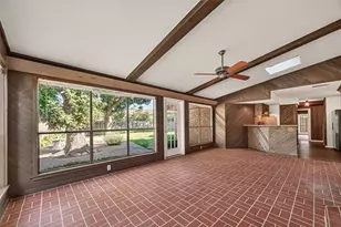 6710 Burning Tree Dr, Houston, TX 77036 - Photo 18