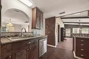 6710 Burning Tree Dr, Houston, TX 77036 - Photo 10