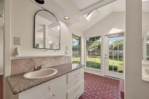 6710 Burning Tree Dr, Houston, TX 77036 - Photo 22