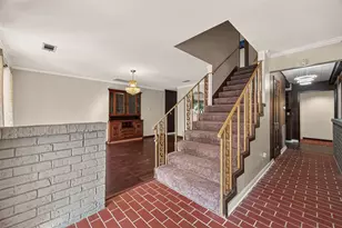 6710 Burning Tree Dr, Houston, TX 77036 - Photo 4
