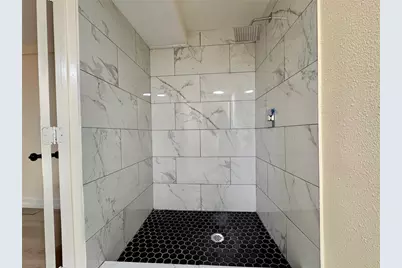 27 Norwood Street, Houston, TX 77011 - Photo 16