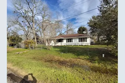 721 E Emily Avenue, Wharton, TX 77488 - Photo 2
