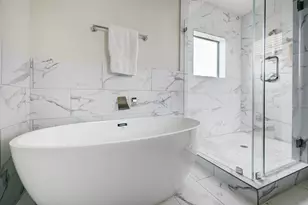 1016 Green Kensington Dr, Houston, TX 77008 - Photo 24