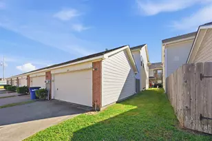 1929 Kemah Village Dr, Kemah, TX 77565 - Photo 30