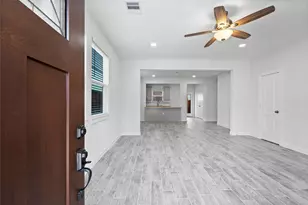 913 Turner Dr, Houston, TX 77076 - Photo 2