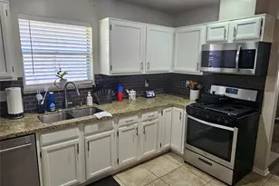 806 Bayou Vista Dr, Deer Park, TX 77536 - Photo 4