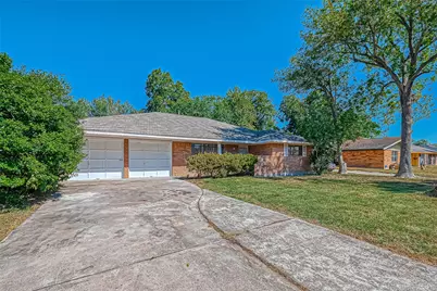 2946 Dragonwick Drive, Houston, TX 77045 - Photo 2