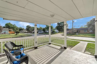 619 E Park Street, Sugar Land, TX 77498 - Photo 6