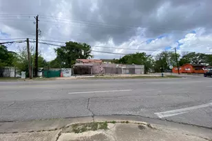 204 S 75th St, Houston, TX 77011 - Photo 4