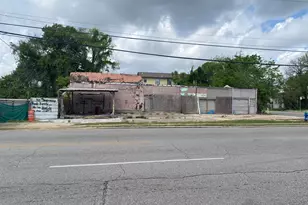 204 S 75th St, Houston, TX 77011 - Photo 2
