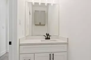727 E 37th St, Houston, TX 77022 - Photo 8