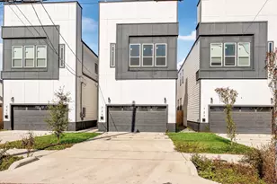 727 E 37th St, Houston, TX 77022 - Photo 2
