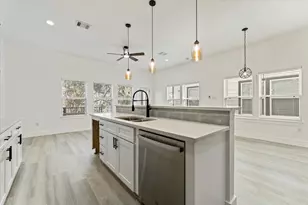 727 E 37th St, Houston, TX 77022 - Photo 18