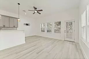 727 E 37th St, Houston, TX 77022 - Photo 10
