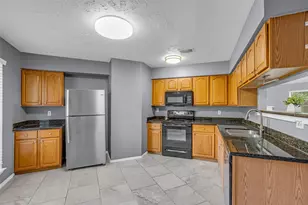 13915 Old Village Ln, Sugar Land, TX 77498 - Photo 8