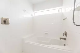 2714 Chenevert St, Houston, TX 77004 - Photo 34