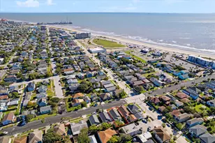 2411 37th St, Galveston, TX 77550 - Photo 24