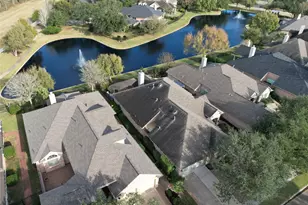 8715 Rippling Water Dr, Sugar Land, TX 77479 - Photo 28