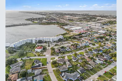 1310 Bayou Shore Drive, Galveston, TX 77551 - Photo 38