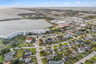 1310 Bayou Shore Dr, Galveston, TX 77551 - Photo 38