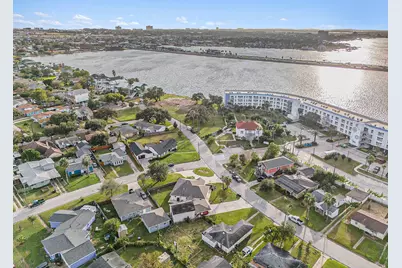 1310 Bayou Shore Drive, Galveston, TX 77551 - Photo 42