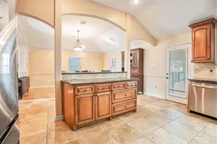 1310 Bayou Shore Dr, Galveston, TX 77551 - Photo 4