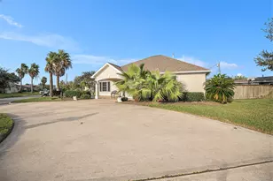 1310 Bayou Shore Dr, Galveston, TX 77551 - Photo 32