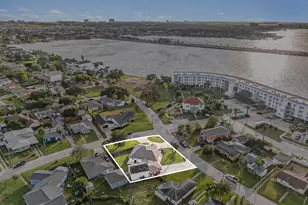 1310 Bayou Shore Dr, Galveston, TX 77551 - Photo 36