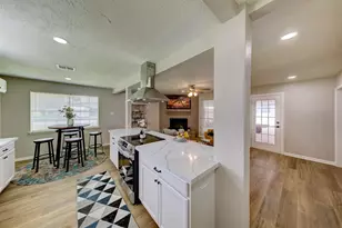 8511 Honeysuckle St, Highlands, TX 77562 - Photo 6