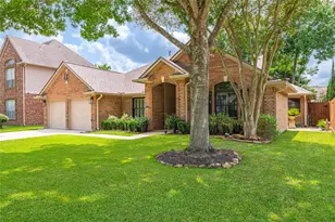 814 Maplewood Falls Ct, Houston, TX 77062 - Photo 2