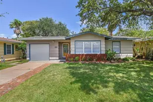 22 Lyncrest Dr, Galveston, TX 77550 - Photo 1