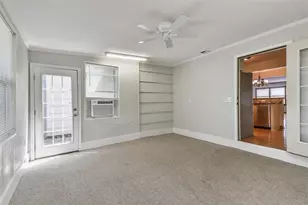 22 Lyncrest Dr, Galveston, TX 77550 - Photo 8