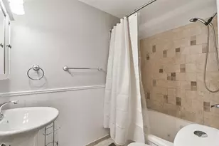 22 Lyncrest Dr, Galveston, TX 77550 - Photo 6