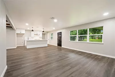 320 Burnett Drive, Baytown, TX 77520 - Photo 4