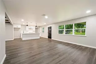 320 Burnett Dr, Baytown, TX 77520 - Photo 4
